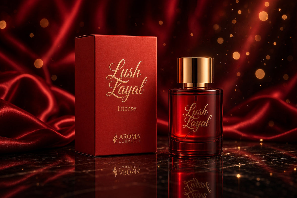 Perfume Lush Layal de Aroma Concepts, frasco rojo con tapón dorado y caja sobre un fondo de tela roja con reflejos dorados