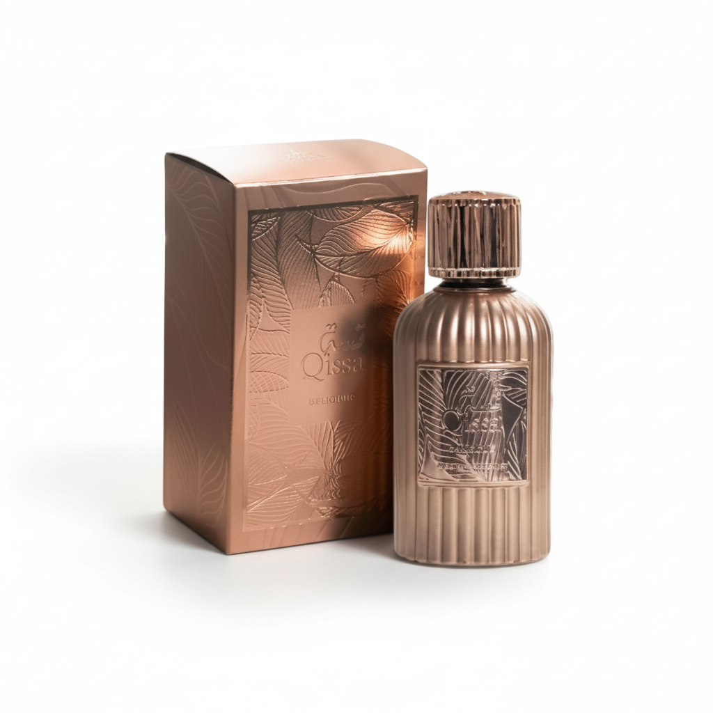 Qissa Delicious de Paris Corner, muestra/decant de perfume árabe gourmand en 3 ml y 5 ml. Notas olfativas: salida de chocolate negro, naranja y crema batida; corazón de coco, malvavisco y jazmín; fondo de vainilla, maderas suaves y almizcle blanco. No incluye el frasco completo. Frasco de muestra fotografiado sobre fondo blanco. Aroma dulce, gourmand y envolvente, sensual y duradero.