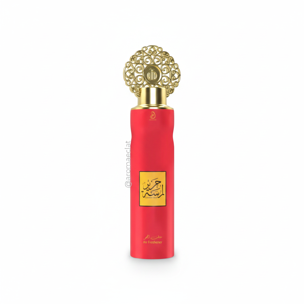 Ambientador Lamsat Harir de Arabiyat, spray para hogar de 300 ml. Notas olfativas: salida de uvas y grosella negra; corazon de nardos, jazmin y heliotropo; fondo de almizcle, pachuli y cedro. Fragancia arabe floral y frutal para textiles y ambientes. Frasco fotografiado sobre fondo blanco. Aroma fresco, floral y elegante.