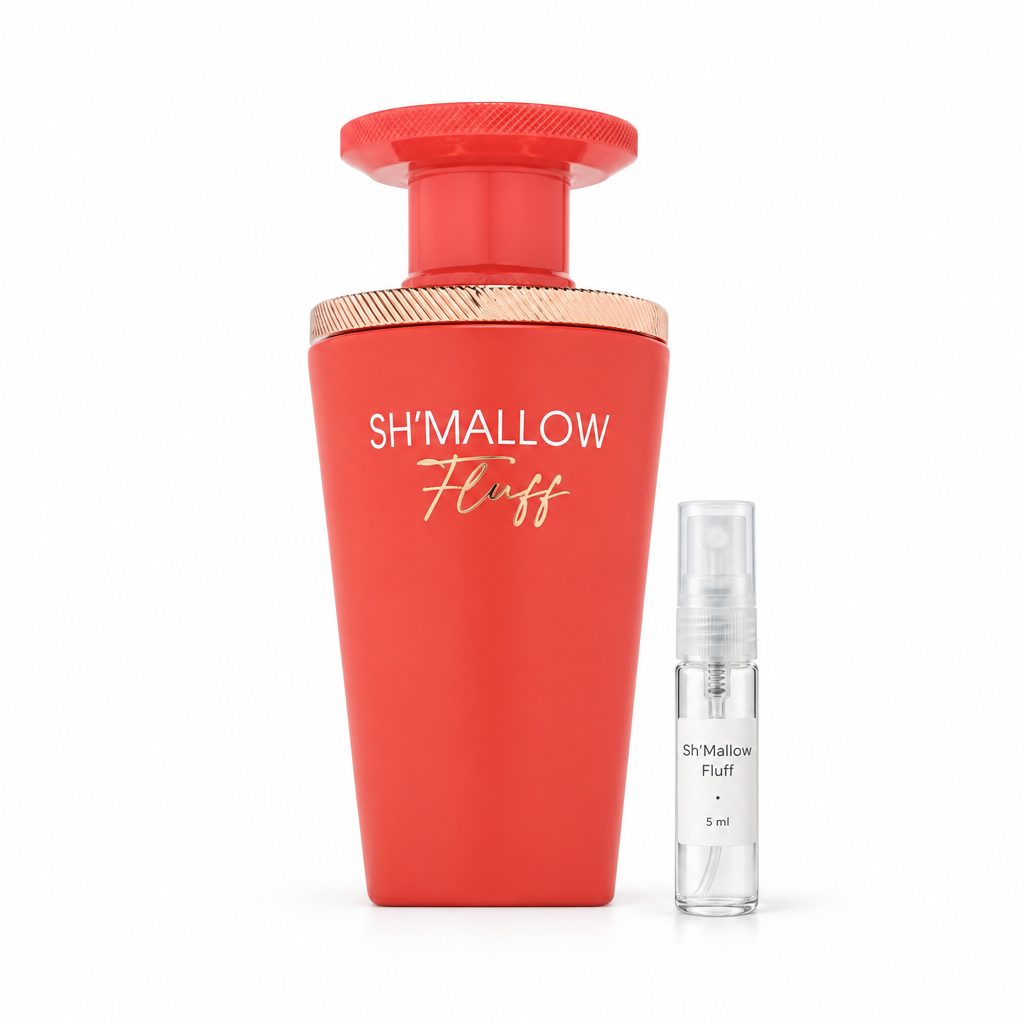 Sh’Mallow Fluff de French Avenue junto a muestra de 5 ml en decant de cristal con tapón translúcido, frasco original como referencia